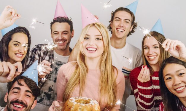 Urări de la mulți ani pentru prieteni