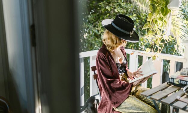 Balconul, noul spațiu de lectură: idei de amenajare