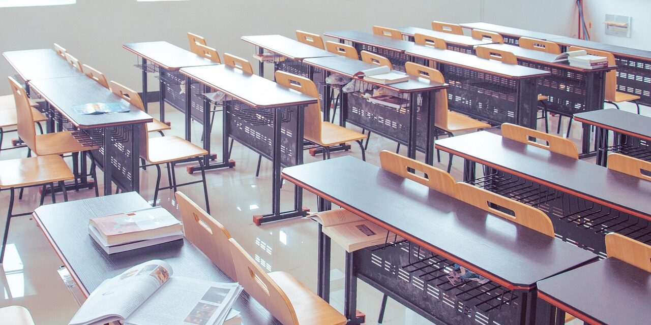 Cum influențează inteligența artificială procesul educațional în școlile din România?