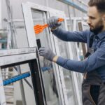 Alege ușa culisantă termopan Ambient Plast pentru lumină naturală și eficiență energetică