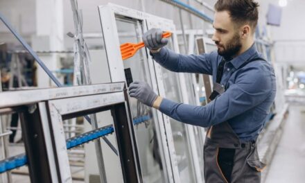 Alege ușa culisantă termopan Ambient Plast pentru lumină naturală și eficiență energetică