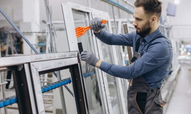 Alege ușa culisantă termopan Ambient Plast pentru lumină naturală și eficiență energetică