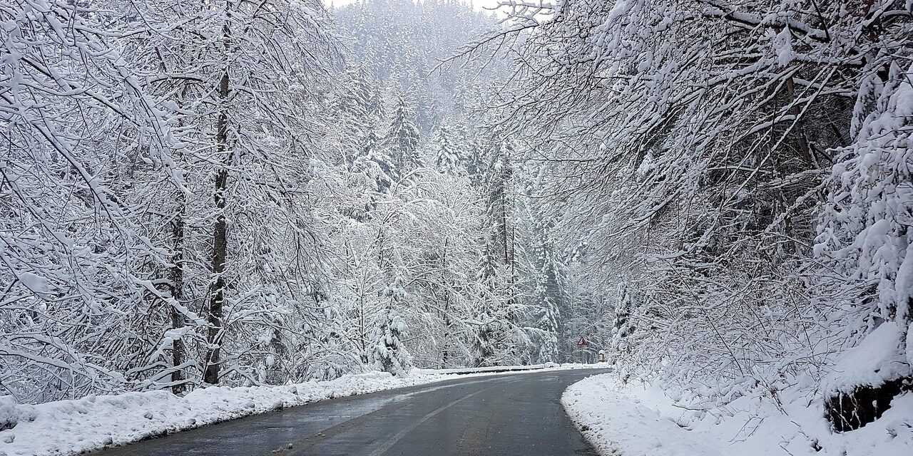 Vremea în România: urmează zile cu precipitații și polei
