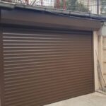 Ușa garaj V Shades pentru o casă modernă: mai mult decât o alegere bazată pe preț
