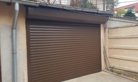 Ușa garaj V Shades pentru o casă modernă: mai mult decât o alegere bazată pe preț